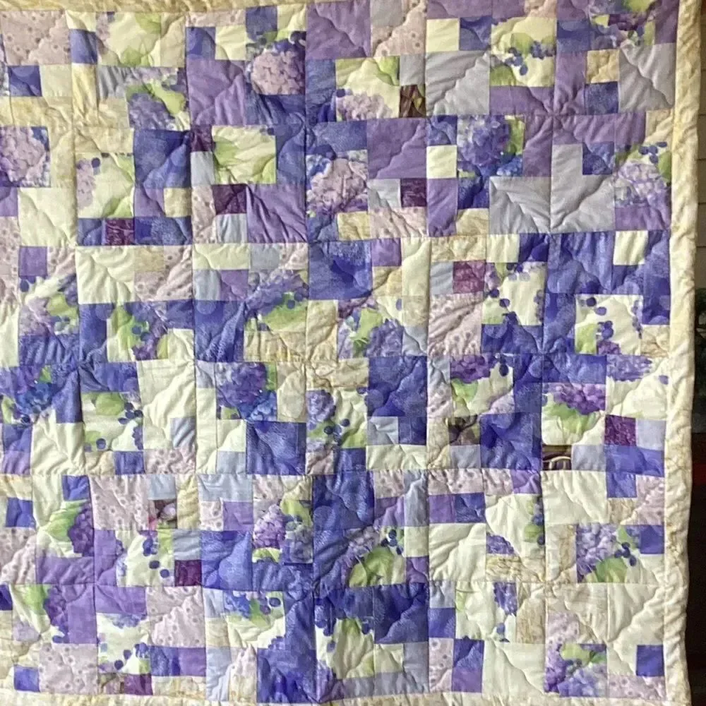 NWT Hand Crafted Gorgeous Shades of Purple, Cream and Gold Hydrangea Print Quilt